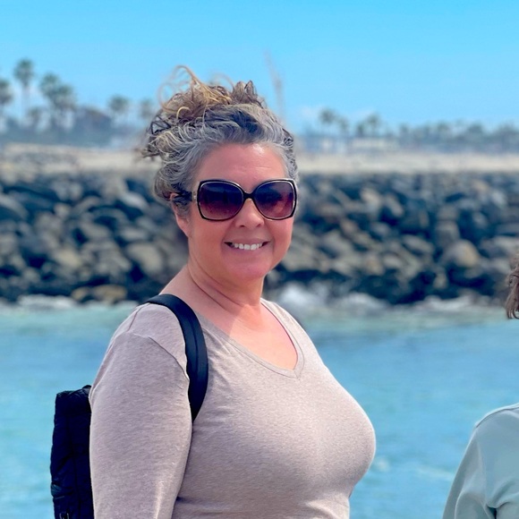 Meet your Posher, Celina - Picture 2 of 2